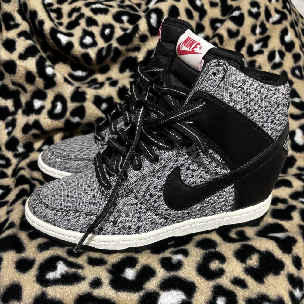 Nike Women's Dunk Sky Hi TXT sneakers - Picture 2 of 7